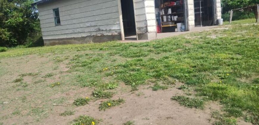 New Listing!! 11080 286th Rd. Holton, Ks 66436