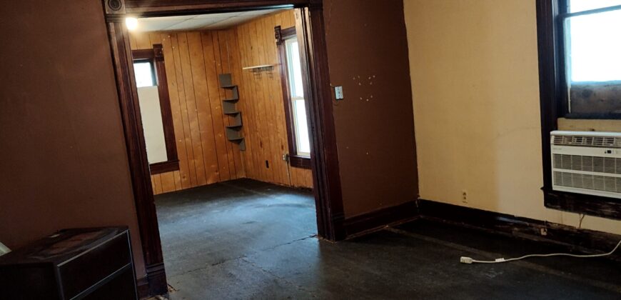 NEW LISTING!!! 609 W 3RD Street.