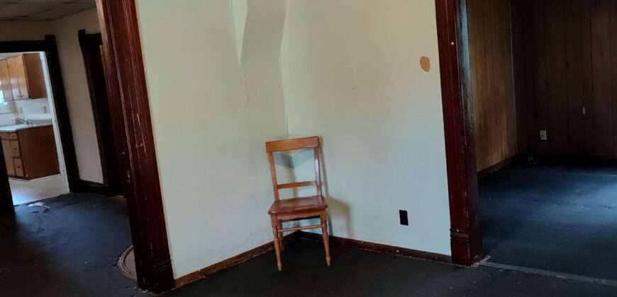 NEW LISTING!!! 609 W 3RD Street.