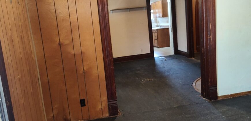 NEW LISTING!!! 609 W 3RD Street.