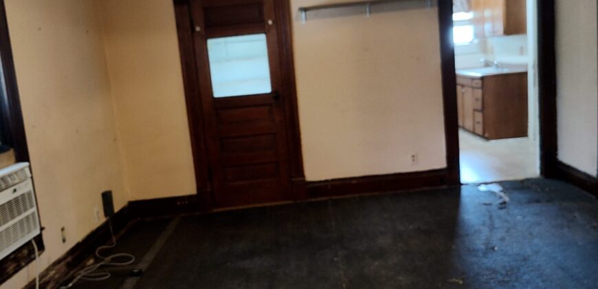 NEW LISTING!!! 609 W 3RD Street.