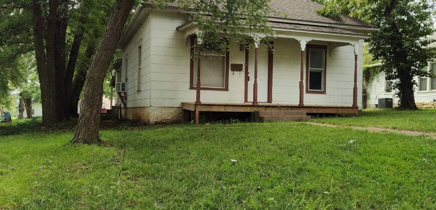 NEW LISTING!!! 609 W 3RD Street.