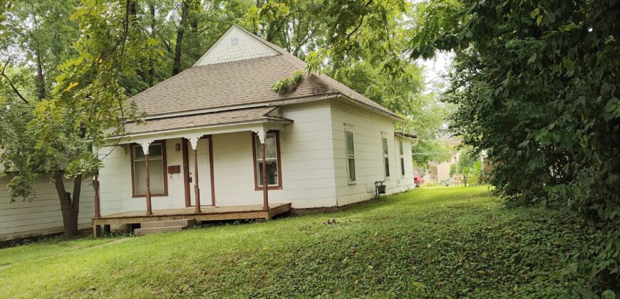 NEW LISTING!!! 609 W 3RD Street.