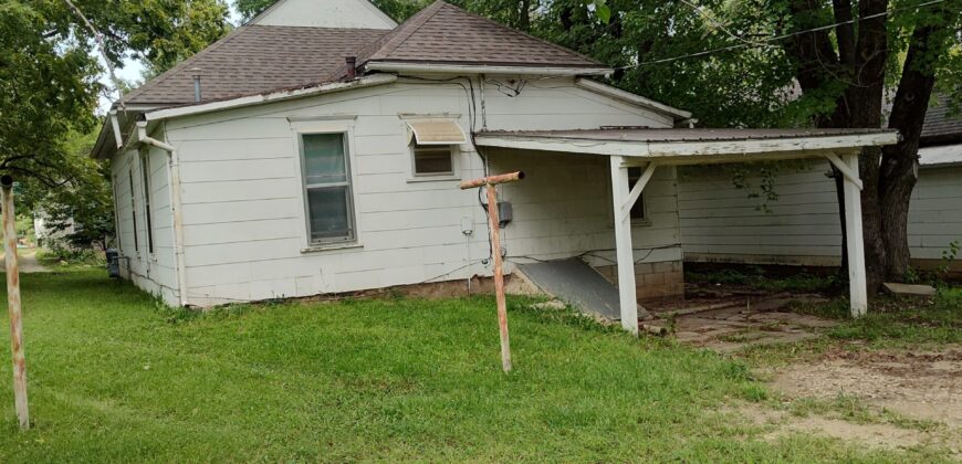 NEW LISTING!!! 609 W 3RD Street.