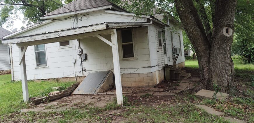 NEW LISTING!!! 609 W 3RD Street.